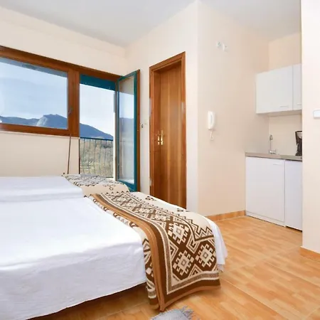 Put 08 Apartment
